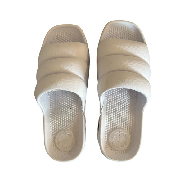 totes Cream Slide Slippers - Picture 1 of 4